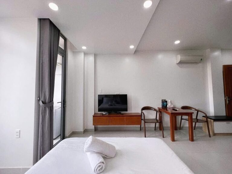 Bright studio apartment with balcony in Thao Dien, District 2, HCMC – Photo 5