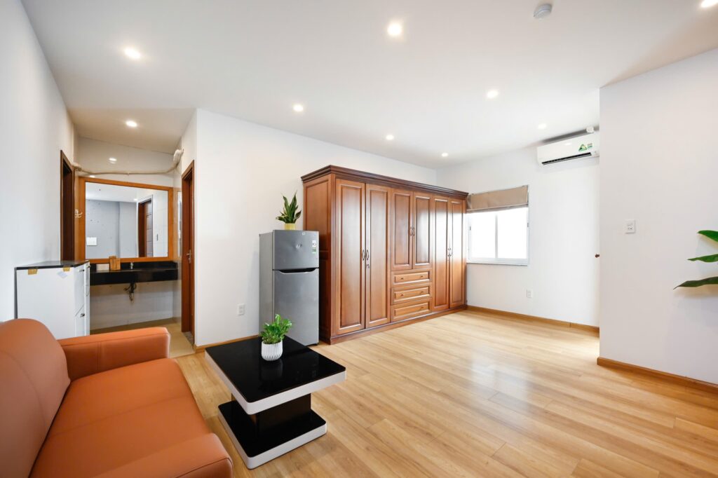 1-Bedroom Apartment with Private Balcony, 50m² in Phu Nhuan, HCMC – Photo 1