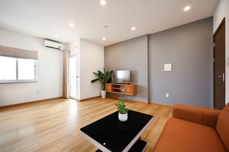 1-Bedroom Apartment with Private Balcony, 50m² in Phu Nhuan, HCMC – Photo 4