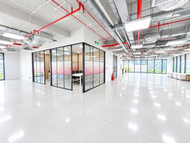 Office with Landmark 81 View on Nguyễn Hữu Cảnh, HCMC – Photo 1