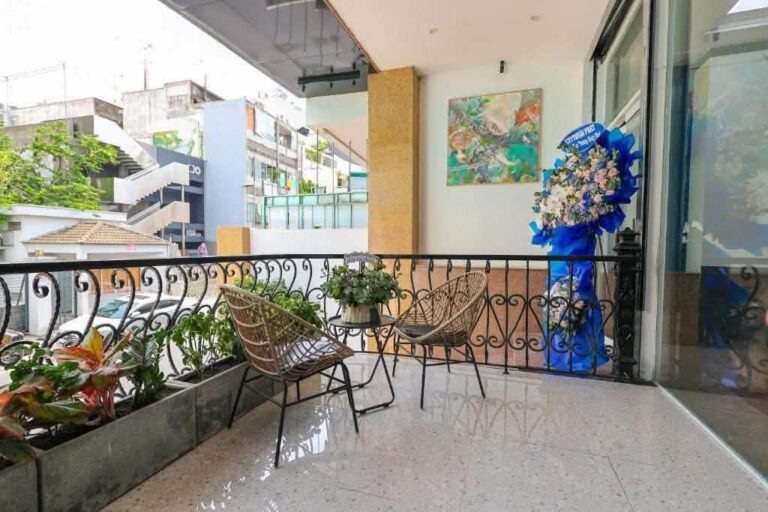 37-Room Hotel for Rent in District 1, HCMC – Photo 2