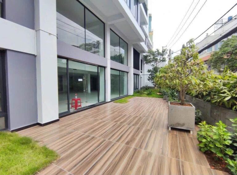 570 m2 Office on Banh Van Tran Street, Tan Binh, HCMC – Photo 5
