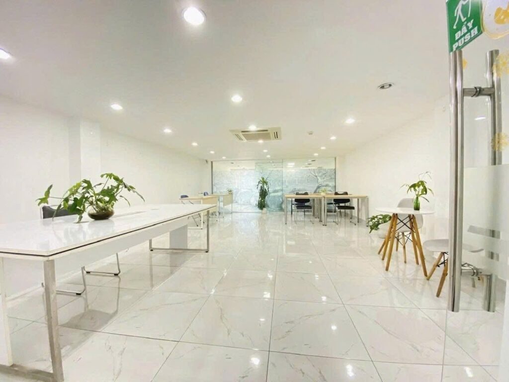 ホーチミン市タンビン区 45 m2 家具付きオフィスフロア賃貸 – 写真 1