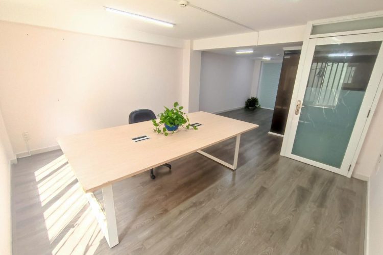 Holistay Nguyen Thi Minh Khai Office for lease in District 1 (10)