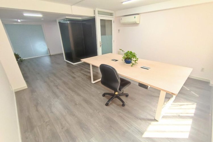 Holistay Nguyen Thi Minh Khai Office for lease in District 1 (9)
