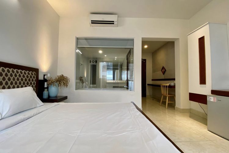 Nice Studio with Bathtup balcony for rent on Tran Hung Dao street District 1 City Center 5