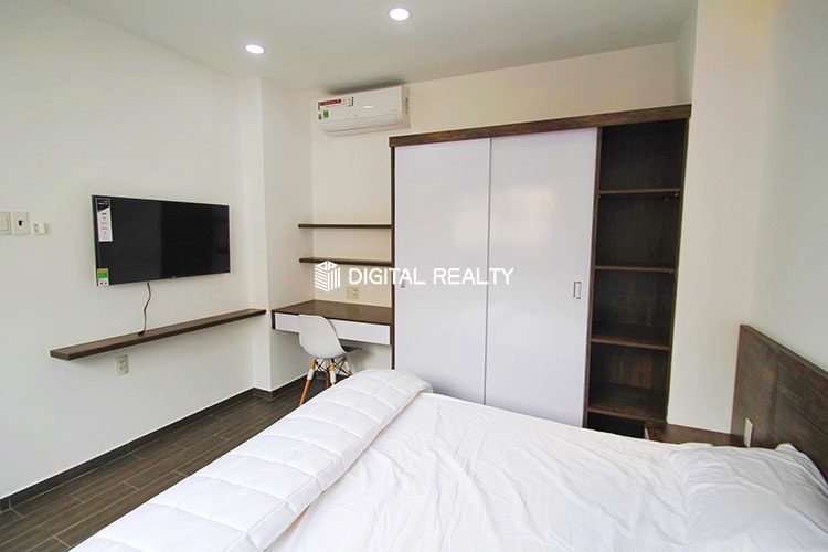 Serviced One Bedroom in Center City HCMC Fully Furnised and has Balcony 9