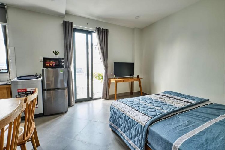 Studio has balcony for rent on Tran Khac Tran street Phu Nhuan 1