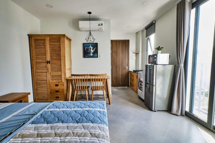 Studio has balcony for rent on Tran Khac Tran street Phu Nhuan 3