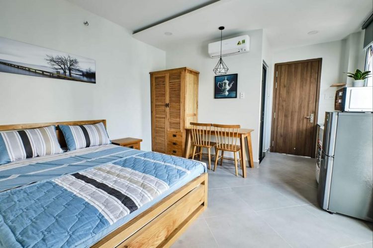 Studio has balcony for rent on Tran Khac Tran street Phu Nhuan 4