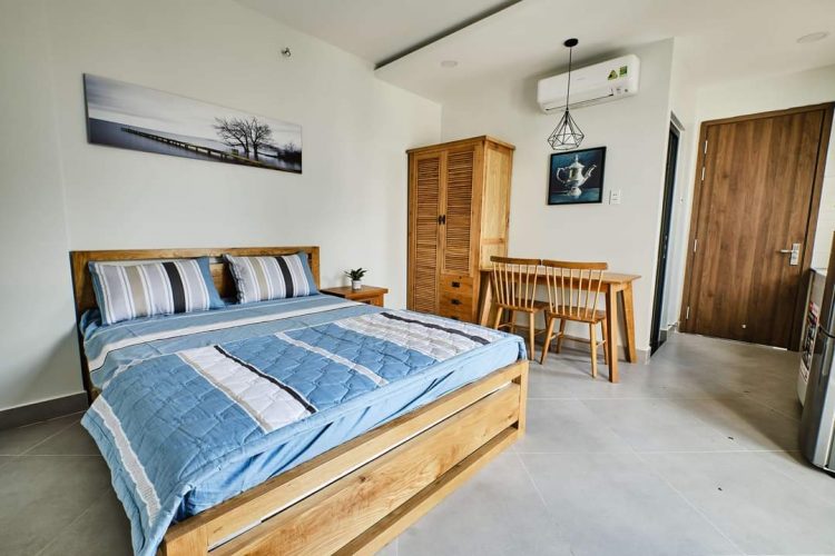 Studio has balcony for rent on Tran Khac Tran street Phu Nhuan 5