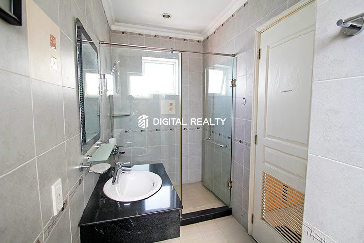 Studio with balcony for rent in Phu Nhuan 7