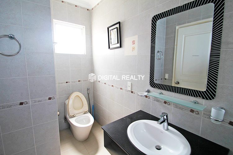 Studio with balcony for rent in Phu Nhuan 8