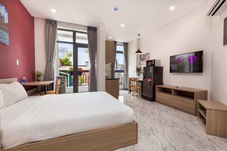 Studio with balcony for rent in Phu Nhuan Tran Khac Tran street 1