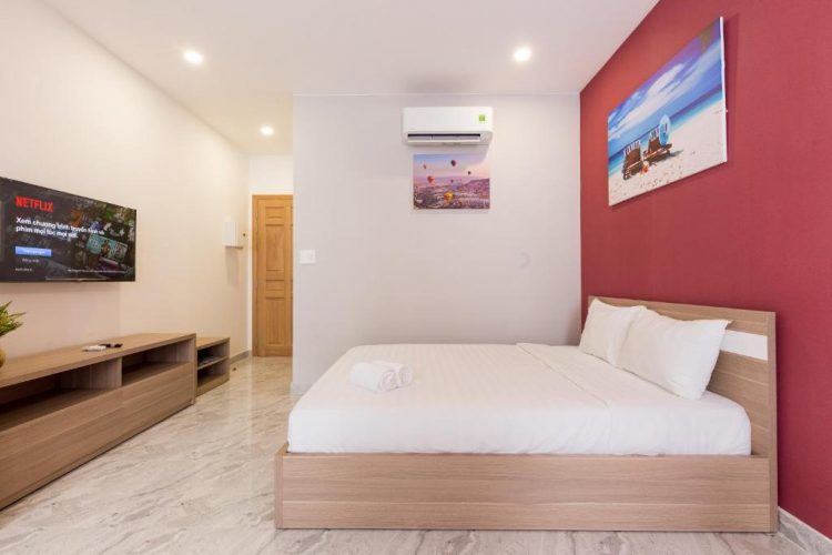 Studio with balcony for rent in Phu Nhuan Tran Khac Tran street 4