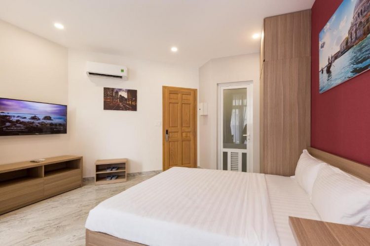Studio with balcony for rent in Phu Nhuan Tran Khac Tran street 7